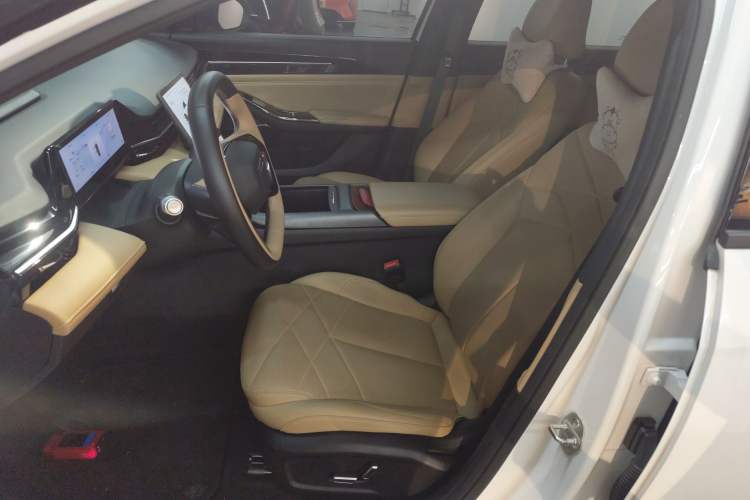 Used Geely Galaxy L6 2024 125km PLUS Dragon Edition Left Front Seat