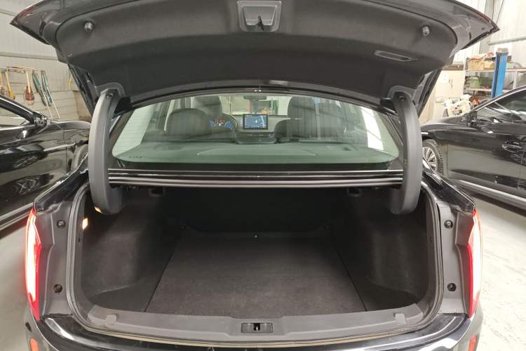 Used Hongqi E-QM5 2022 431 km Charge & Enjoy Edition Trunk