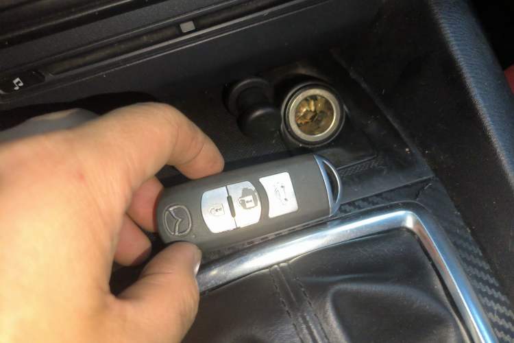 Used Mazda Mazda 3 Axela 2016 Sedan 1.5L Manual Comfort Model
