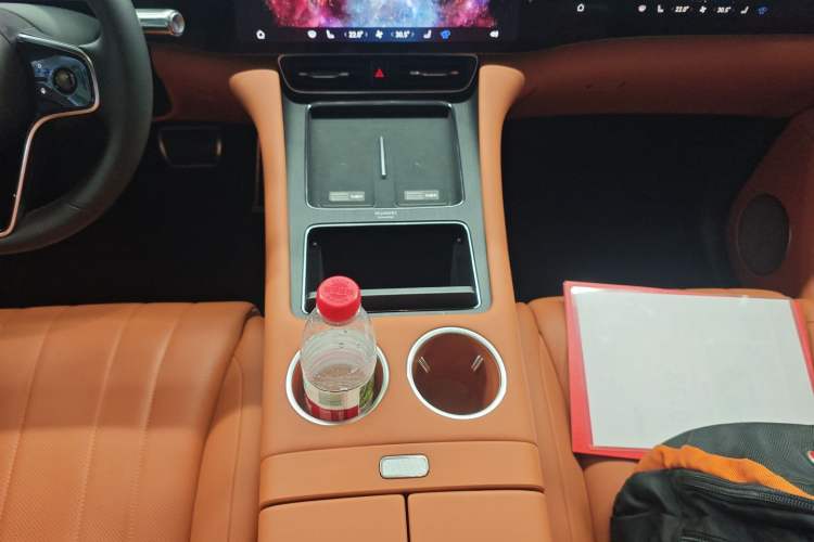 Used Hima AITO M8 2025 Extended-Range Ultra Version 53.4 kWh 5-Seater Edition Gear Lever