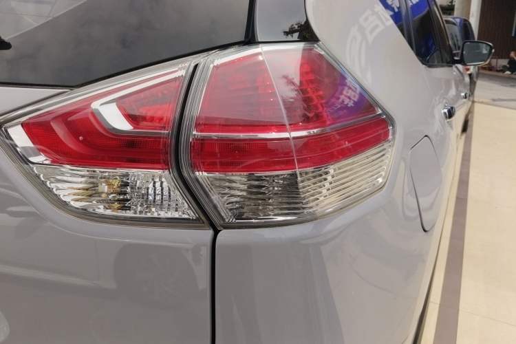 Used Nissan X-Trail 2015 2.0L CVT Comfort MAX Edition 2WD Exterior 3