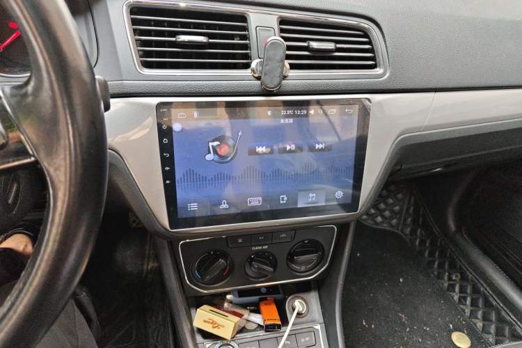 Used Volkswagen Lavida 2017 1.6L Manual Comfort Edition Audio And AC Panel