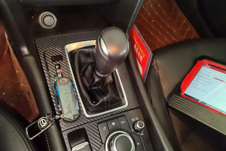 Used Mazda 3 Axela 2017 Sedan 2.0L Automatic Flagship Model China V Standard Gear Lever