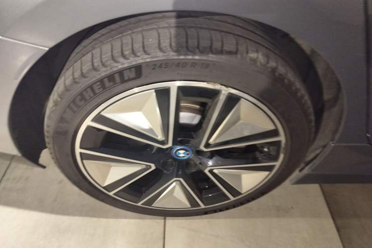 Used BMW i3 2023 eDrive 40 L Midnight Sports Package Right Rear Wheel Hub