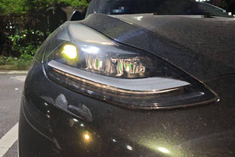 Used Tesla Model Y 2021 Long-Range All-Wheel-Drive Version Right Front Headlight