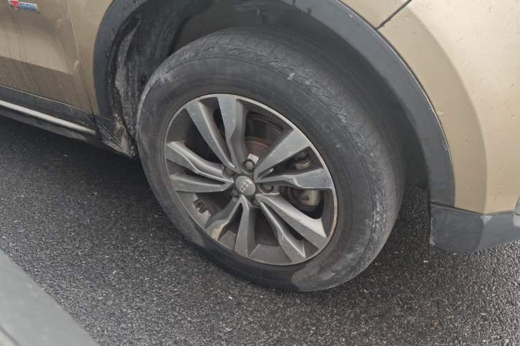 Used Geely Auto Emgrand X7 Sport 2016 1.8TD Automatic ZhiShang Model Right Front Wheel Hub