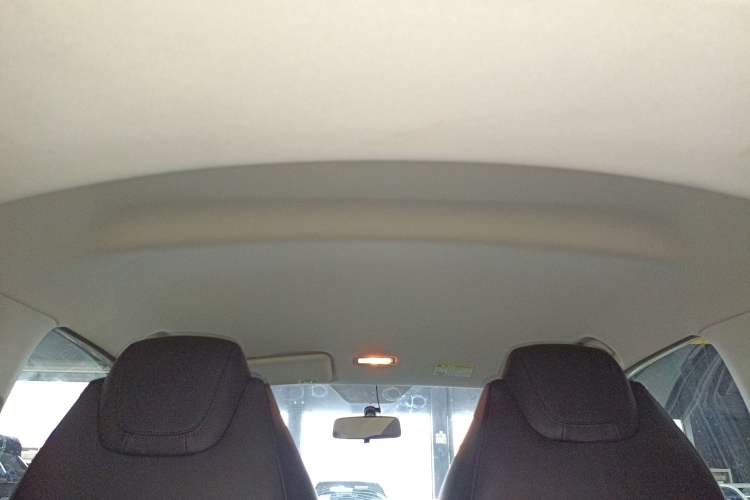 Used Roewe Clever 2021 302 km New Four-Seater Super-Efficient Version Headliner