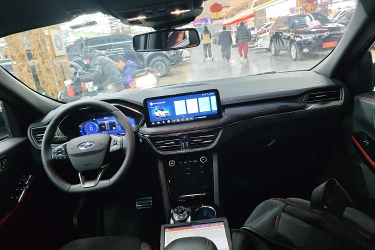 Used Ford Escape 2024 EcoBoost 245 Four-Wheel Drive ST-Line Pro Trim
