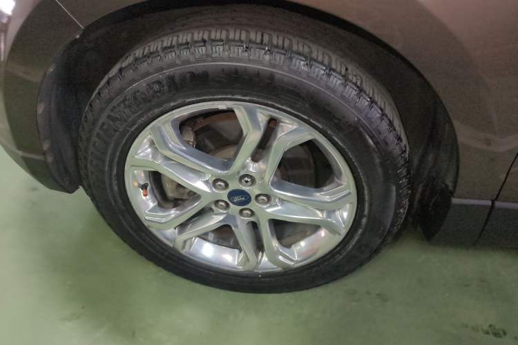 Used Ford Edge 2015 2.0T GTDi Two-Wheel-Drive High-Line Version
