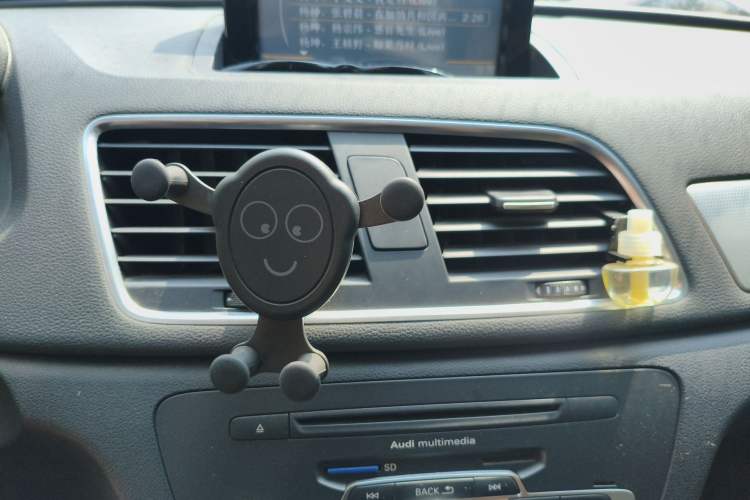 Used Audi Q3 2015 35 TFSI Comfort Model Audio And AC Panel