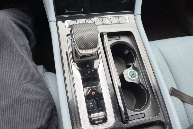 Used Hongqi H5 PHEV 2025 170 Super Hybrid Version Gear Lever