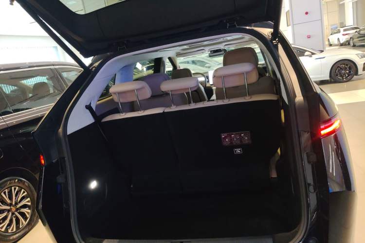 Used XPeng X9 2024 702 Ultra-Long Range Max