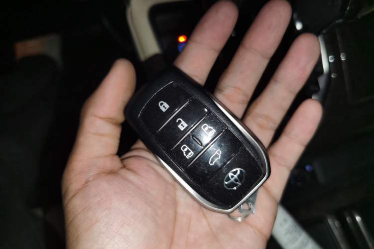 Used Toyota Vellfire 2019 Dual-Engine 2.5L HV Luxury Edition Vehicle Key