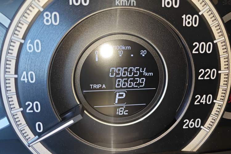 Used Honda Accord 2016 2.0L Comfort Edition Odometer Close Up