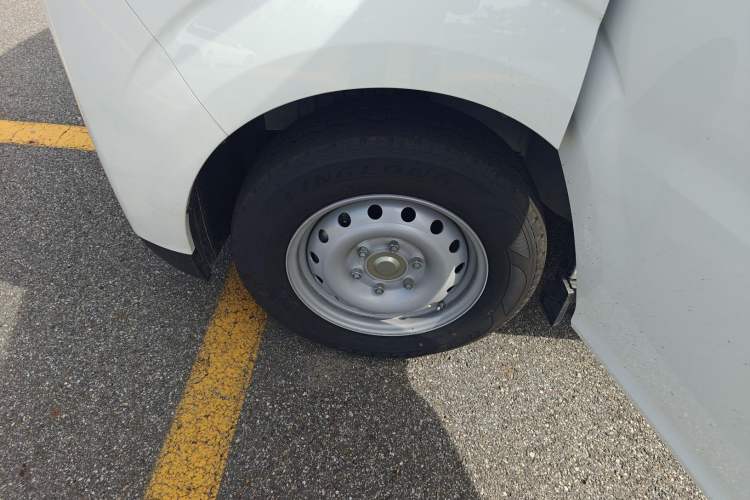 Used Ruichi EC75 2025 Model Passenger Vehicle Smart Driving Ultra-Charging Edition, Pioneer Type I, 52.16 kWh
