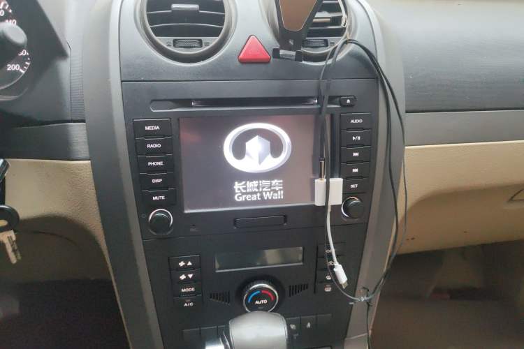 Used Haval H5 Classic 2011 European-style Green Silence 2.0T Automatic Two-Wheel Drive Luxury Model
