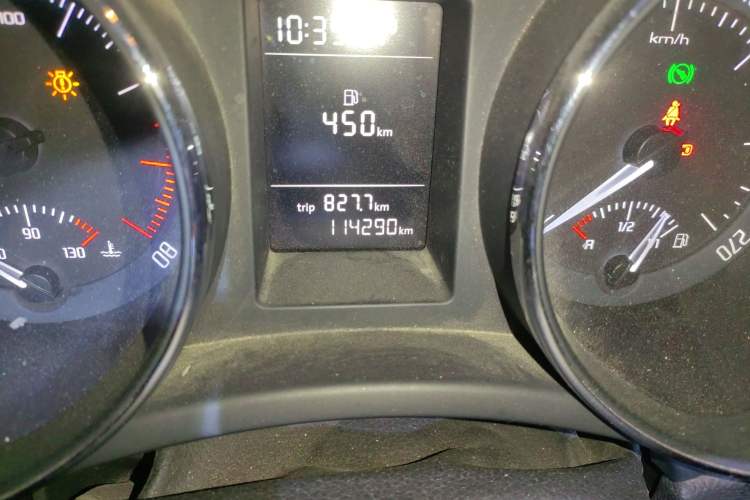 Used Skoda Superb 2013 1.4TSI DSG Sport Edition Odometer Close Up