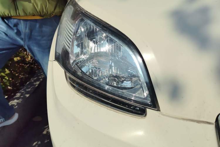 Used Kia Soul 2013 1.6L AT GL Right Front Headlight