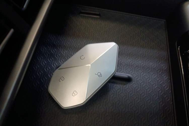 Used Formula Leopard Titanium 3 2025 501 km Range Rear-Wheel Drive Intelligent Driving Pro Version
