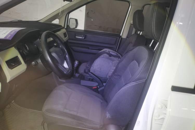 Used Wuling Hongguang PLUS 2019 1.5T Manual Comfort Version 7 Seats Left Front Seat