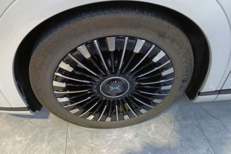 Used XPeng X9 2025 740 Ultra-Long Range Max Left Front Wheel Hub