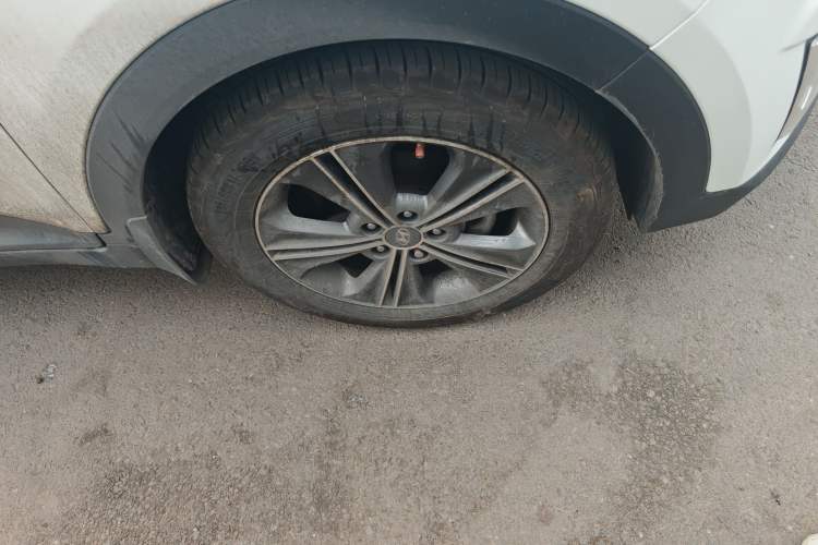 Used Hyundai ix25 2015 1.6L Automatic Two-Wheel Drive Smart GLS Trim Right Front Wheel Hub