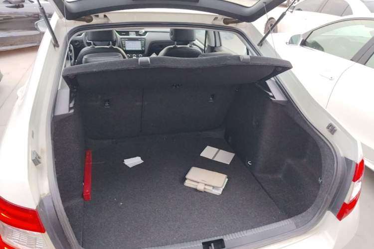 Used Skoda Octavia 2017 1.6L Automatic Chuanxing Edition Trunk