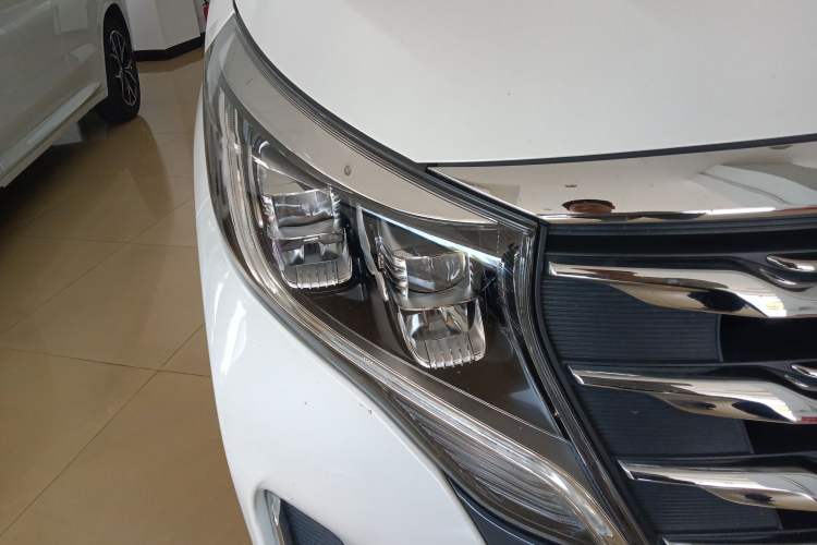 Used GAC Trumpchi M8 2020 Flagship Model 390T Deluxe Edition Right Front Headlight