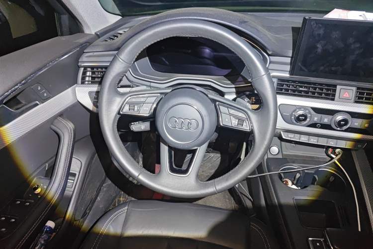 Used Audi A4L 2020 40 TFSI Fashionable and Elegant Model
