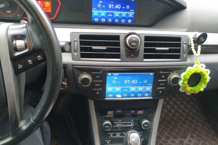 Used Roewe 550 2012 550D 1.8T Automatic Prestige Edition Audio And AC Panel