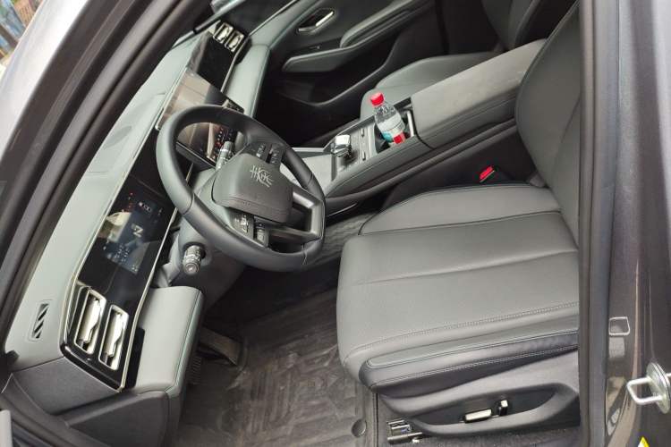 Used BYD Qin L 2025 DM-i Smart Drive 120KM Superior Model
