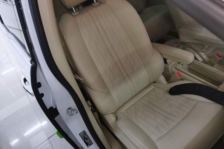 Used Buick GL8 2023 Facelifted Land Cruiser Executive Luxury Version