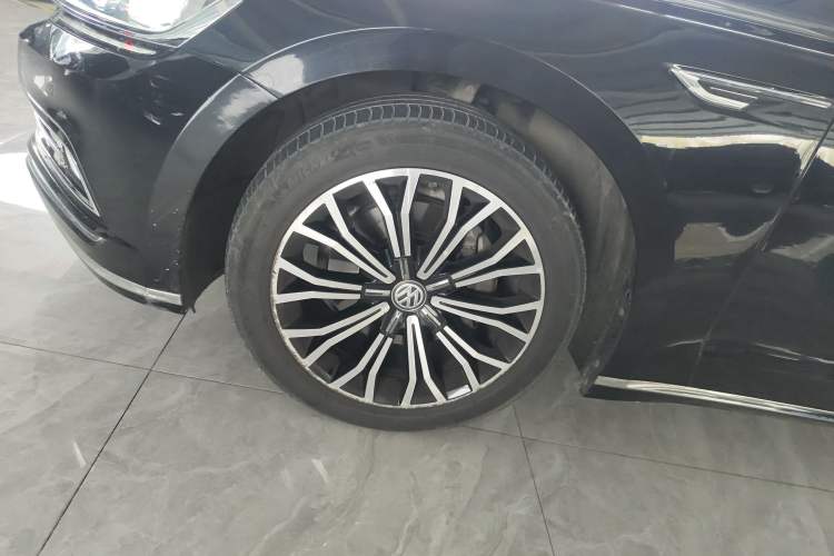 Used Volkswagen Phideon 2019 380TSI Two-Wheel Drive Business Edition China VI Standard
