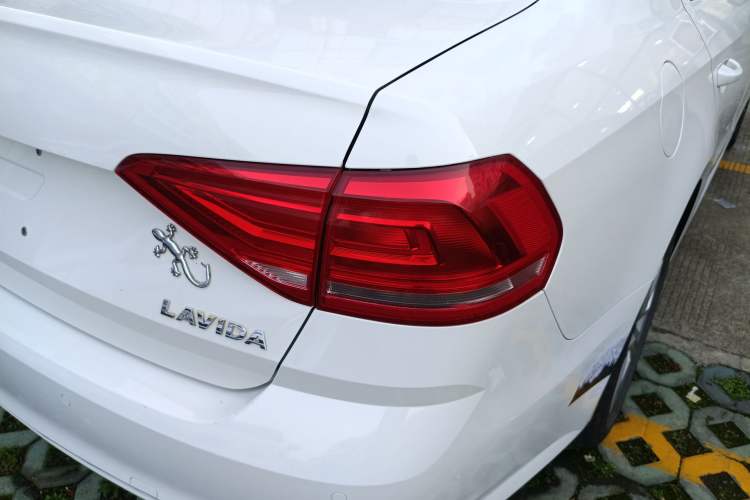 Used Volkswagen Lavida 2018 Classic 1.5L Automatic Fashion Edition China VI Standard Exterior 3