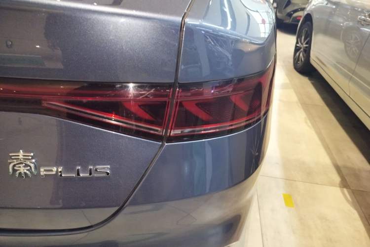 Used BYD Qin PLUS 2024 Honor Edition EV 420KM Leading Model