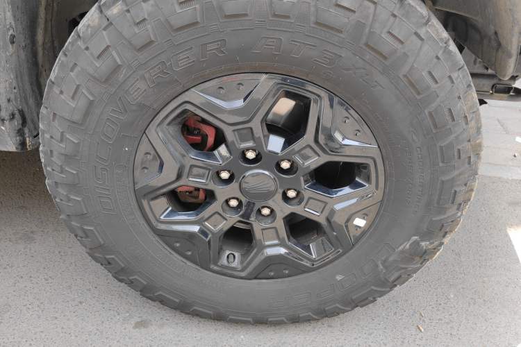 Used JMC DaDao 2023 Fly-Jiang 2.3T Diesel Automatic 4x4 Boundaryless Model Right Front Wheel Hub