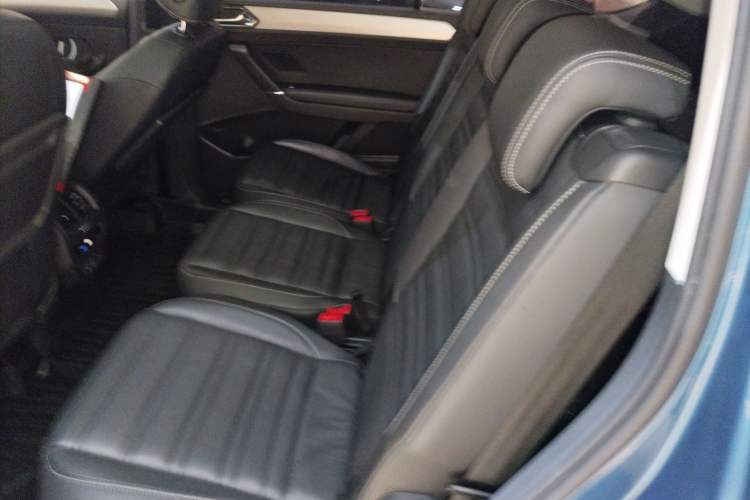 Used Volkswagen Touran 2018 Volkswagen Touran L 280TSI DSG Boundary Edition 7 Seats China VI Standard
