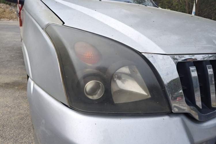 Used GAC Gonow Caiyun 100 2009 2.2T Laidong Diesel Economical Short Cargo Box Right Front Headlight