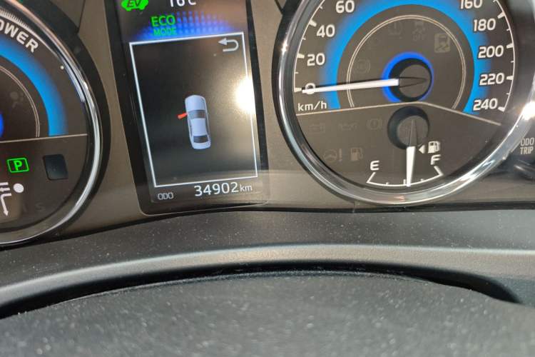 Used Toyota Corolla 2017 Revised Dual-Engine 1.8L E-CVT Leading Edition Odometer Close Up