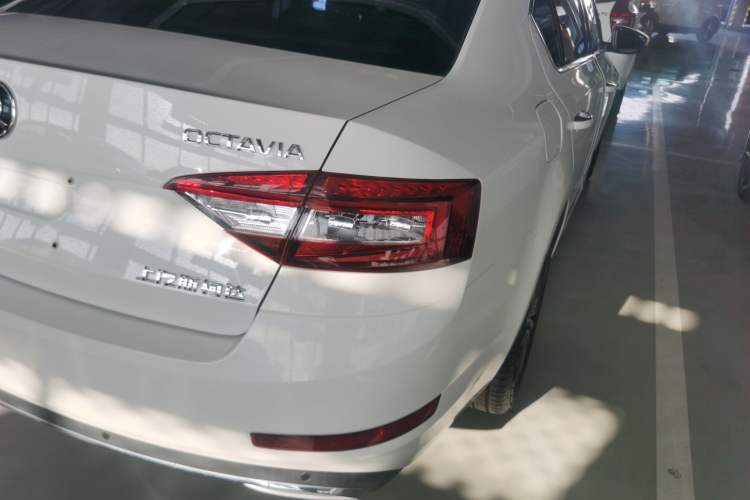 Used Skoda Octavia 2018 1.6L Automatic Luxury Edition