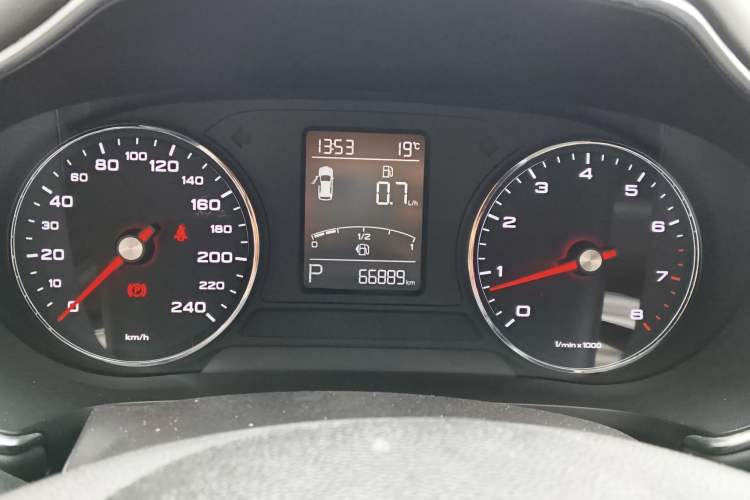 Used MG HS 2019 20T Automatic Two-Wheel Drive Trophy Super Sport Version China VI Standard Instrument Cluster
