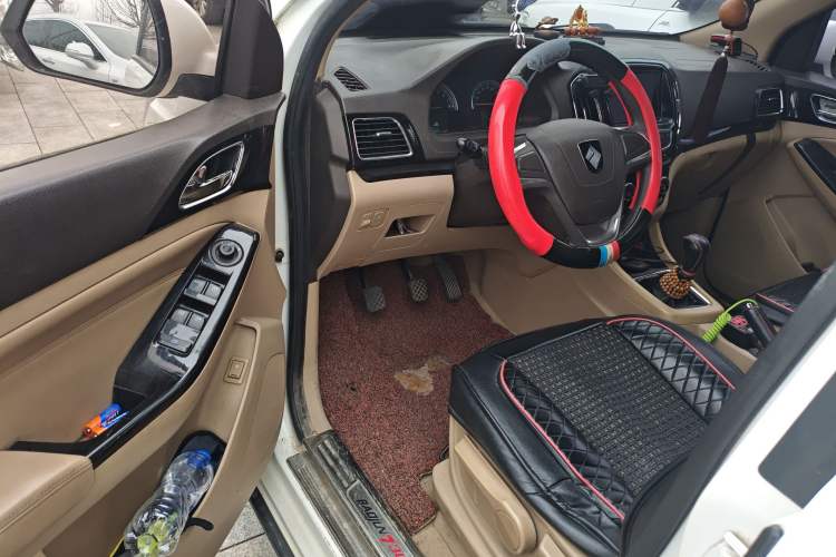 Used Baojun 730 2014 1.5L manual Comfort ESP version 7 seats