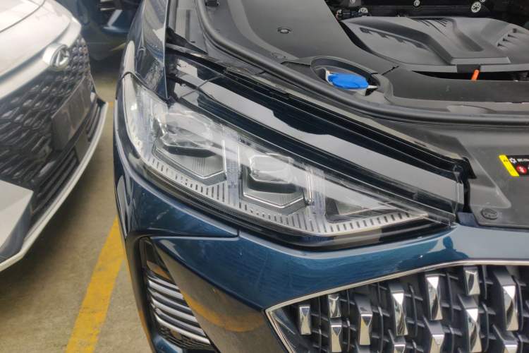 Used Wey Mocha 2021 2.0T Two-Wheel-Drive Premium Edition Right Front Headlight