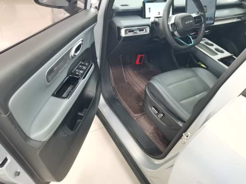 Used AION Y 2023 Younger Star Edition — 15