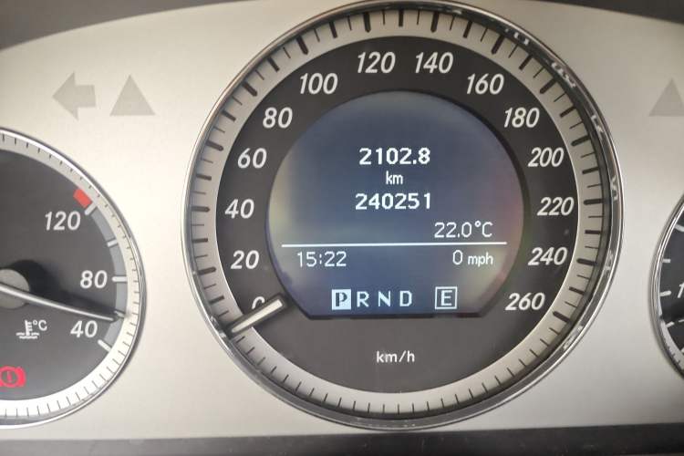 Used Mercedes-Benz GLK-Class 2011 GLK 300 4MATIC Dynamic Model Odometer Close Up