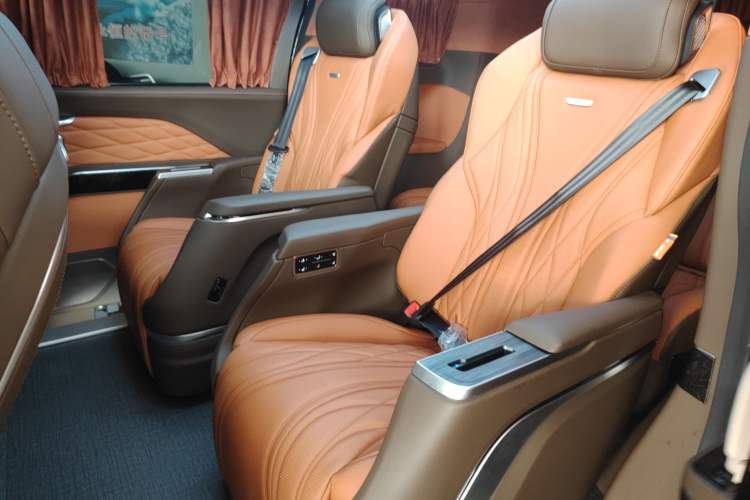 Used Bestune M9 2023 2.0T Ultimate Edition
