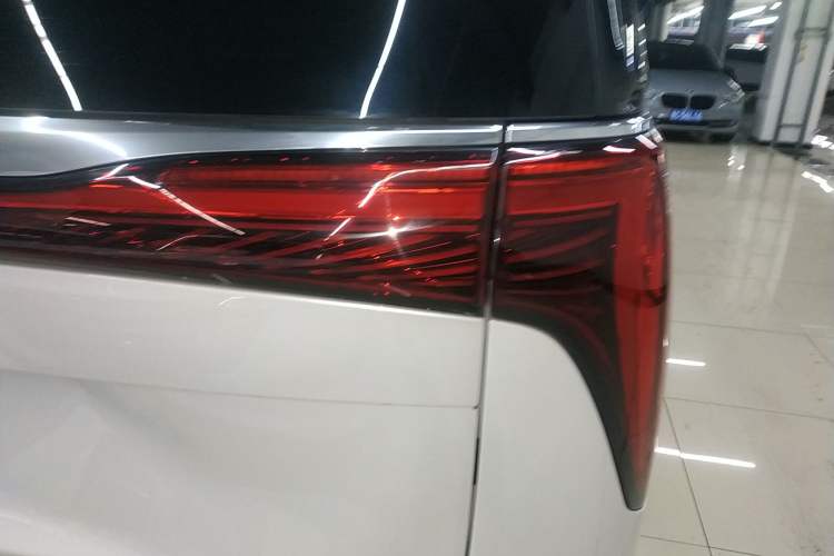 Used Buick Century 2025 2.0T Seven-Seater Yinshi Edition
