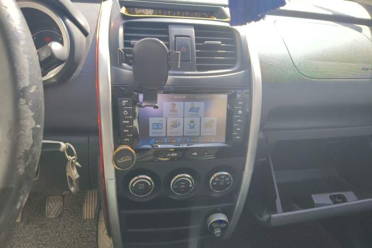 Used CHANGAN CX20 2014 1.4L Manual Sunroof Navigation Version – China IV Standard