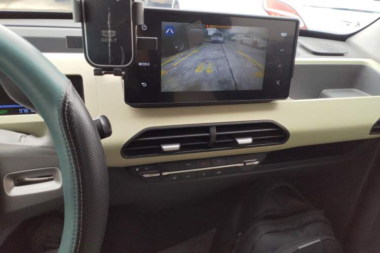 Used Geely Galaxy Panda 2024 Panda Mini 200km Endurance Bear
