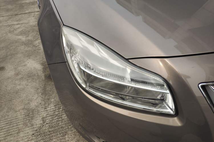 Used Buick Regal 2011 2.0L Comfort Edition Right Front Headlight